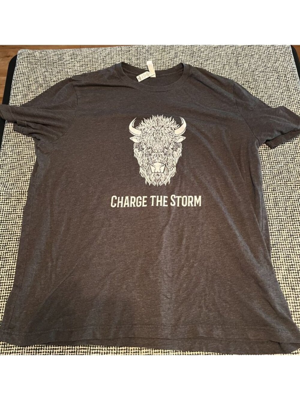 Bison Graphic T Shirt 2XL Charge The Storm Gray Bella Canvas Buffalo Tee 1073